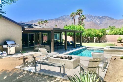 Racquet Club South House | Experience Palm Springs Modern Home: 4-Star & Pet Friendly
