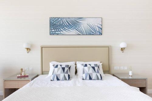 Palm Jumeirah Apartment | Unforgettable Oceanfront Studio at Palm Tower St. Regis
