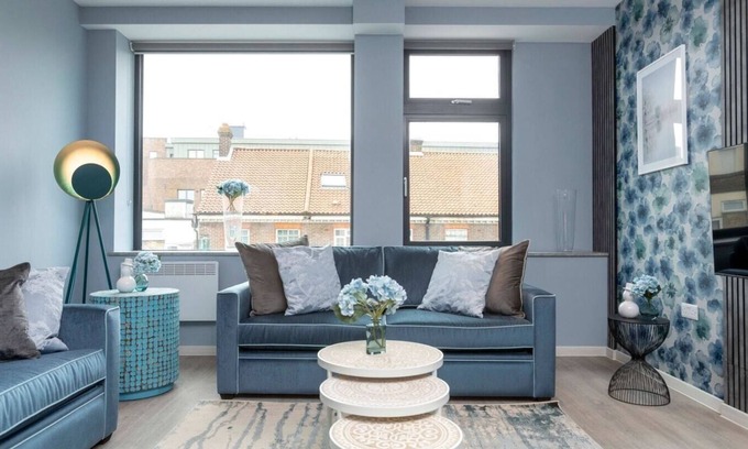London Borough of Bromley Apartment | Palm Tree House - Winter Wonderland