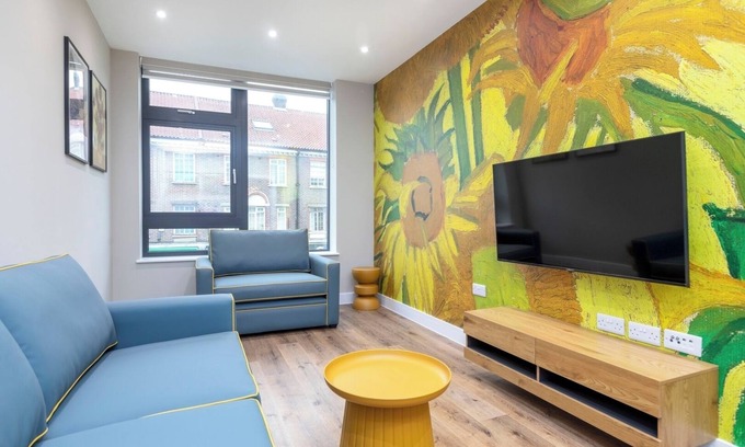 Petts Wood and Knoll Apartment | Palm Tree House | Van Gogh