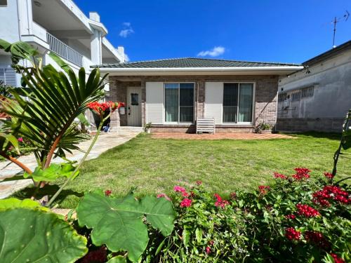 Taketomi-jima Taketomi-cho House | Family-Friendly Palm Tree Hotel with 9.7/10 Guest Rating