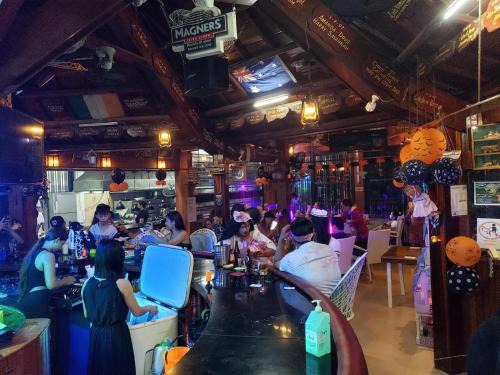 Subic Hotel | Pet-Friendly Palm Tree Resort with Pool & Restaurant