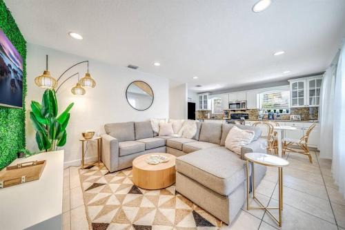 Southwest Apartment | Serene Escape at Palm Wave: Ideal for Families in Prime Spot