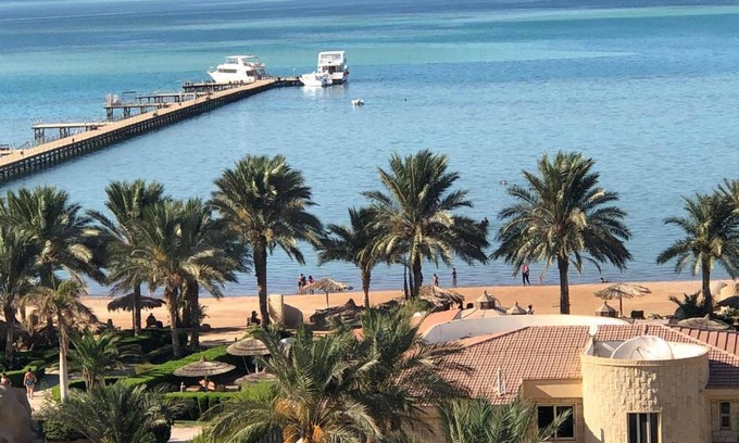 Al Ahyaa Ski Chalet | Guest Rated Palma Chalet K134 with Private Beach Access