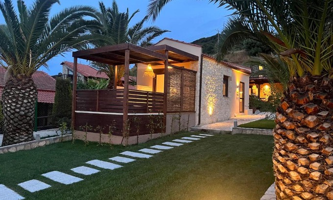 Sarti Villa | Palma Deluxe House: Exceptional 4-Star Stay with Hot Tub