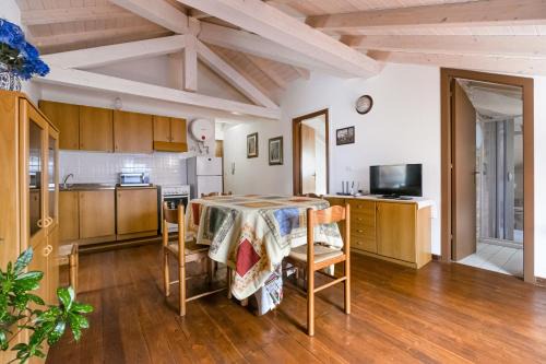 Deiva Marina Apartment | Discover Palmaria: Family-Friendly & Pet Welcoming Retreat