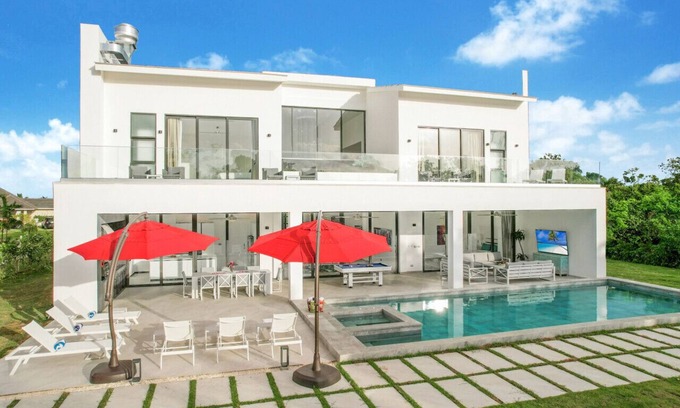 Punta Cana Villa | Palmas 16: Elegant Villa with Pool, Spa & Full Staff