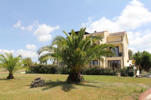 Olmedo Bed & Breakfast | Pet-Friendly Palmas Dorada Home with Oceanfront Views
