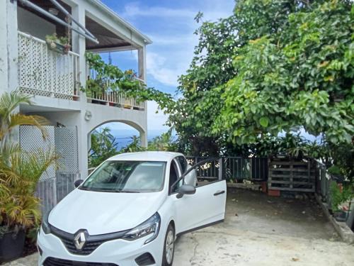 Montvert-les Bas Apartment | Palmer F3: Breathtaking Ocean View & Family-Friendly Retreat