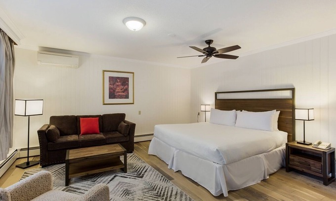 Manchester Center Resort | Palmer House Resort - Guest Rated 10/10 with Pool & Spa
