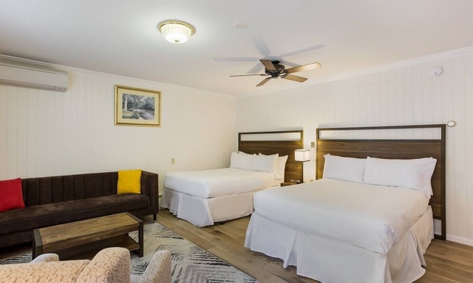 Manchester Center Resort | Palmer House Resort: Family-Friendly with Pool & Hot Tub