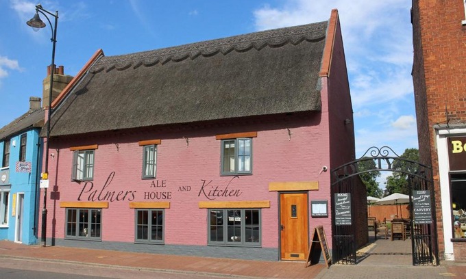 Long Sutton Hotel | Pet-Friendly Palmer's Ale House with Family Dining Options