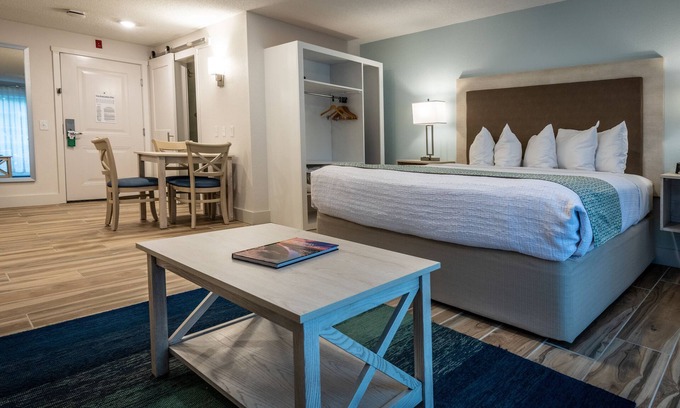 Hilton Head Island Hotel | Discover Palmera Inn and Suites: Top-Rated Stay with Pool