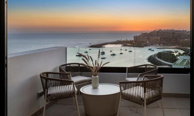 Patalavaca Apartment | Palmera Sea View: Rated 9.1/10 with Pool & Family-Friendly