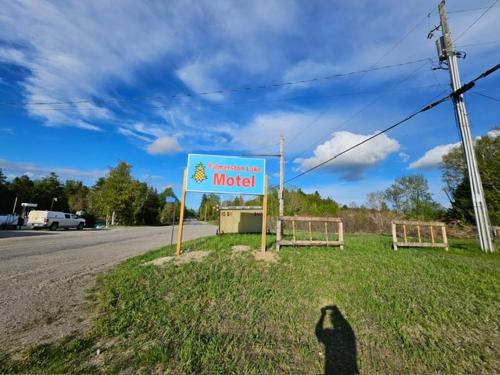 North Frontenac Hotel | Palmerston Lake Motel