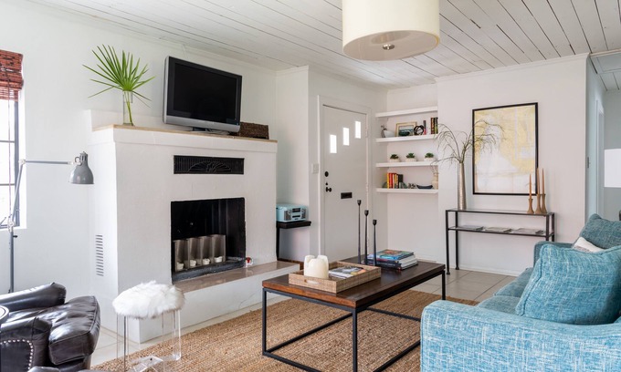 Fairhope House | Charming Palmetto Cottage - Historic Gem with Ocean View