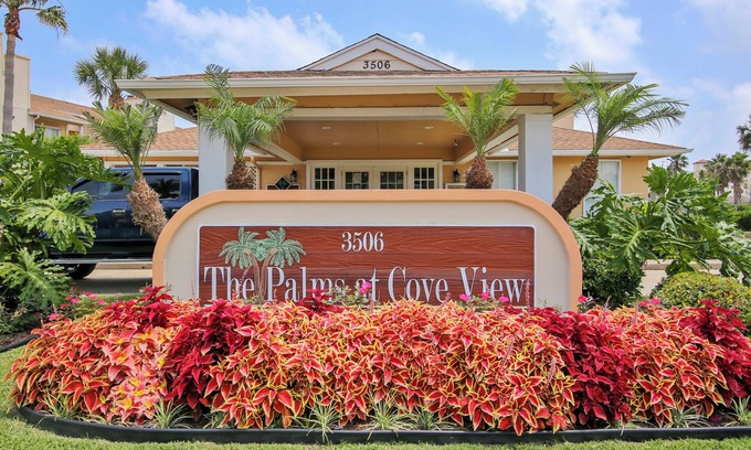 Galveston Condo | Oceanfront Bliss at Palms: Rated 10/10 Beach Bungalow