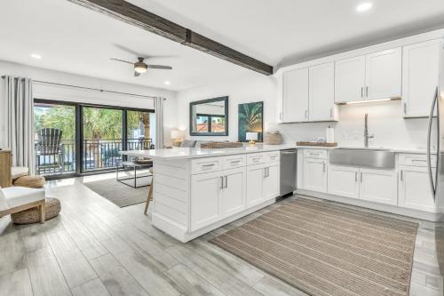 Seagrove Beach House | Palms of Seagrove D5: Beach Access, Pool & Bike Rentals