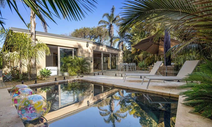 Rye House | Palms on Hardy: 4 BR, 2 BA in Rye, Sleeps 10