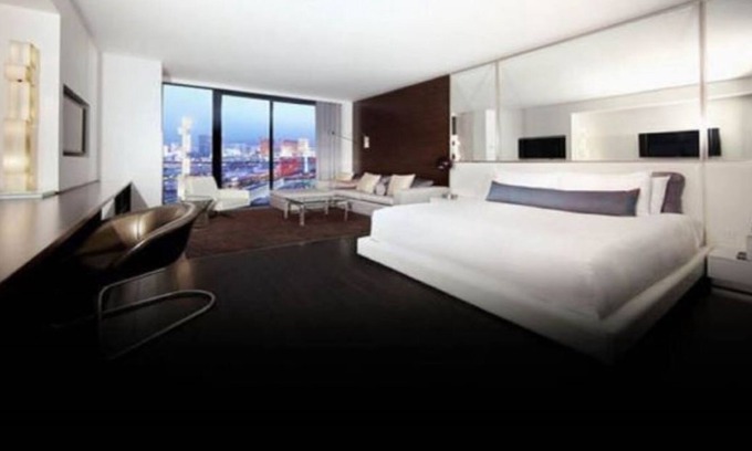 Las Vegas Hotel | Palms Place High Rise Suite with Spectacular Strip View