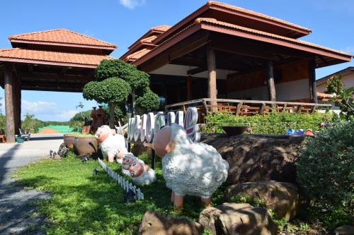 Khao Saming Resort | Family-Friendly Palmsuay Resort with Delicious Dining Options