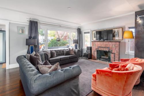 Community Center House | Cozy Palo Alto Home on Fulton Street for Your Stay