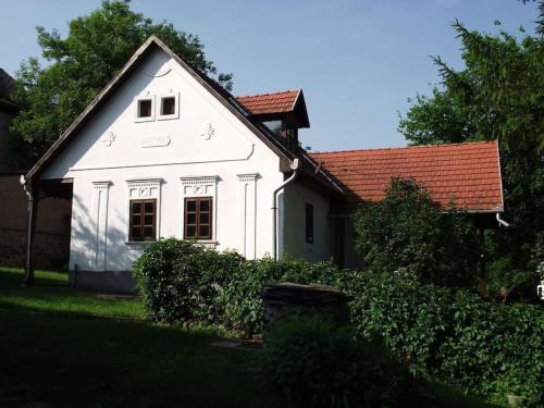 Nagyvisnyo Villa | Idyllic Creekside Cottage in Nagyvisnyo with Ocean Views