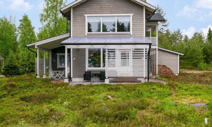 Paltamo House | Relaxing Retreat at Paltamon Golfhovi with Lake Views