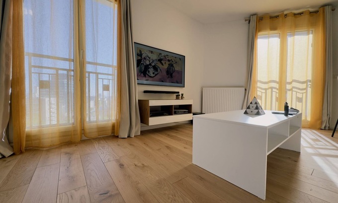 Puteaux Apartment | Palymo "La Défense" Standing Apartment for 4 peopl