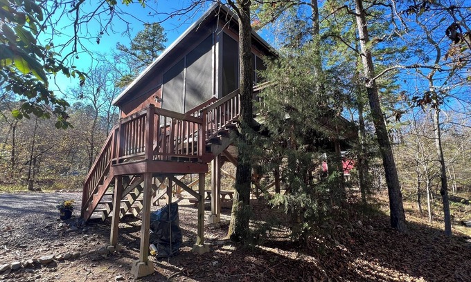 Jones Mills Cabin | Pam's Treehouse Cabin #2