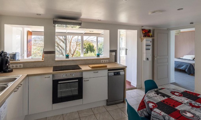 Pamiers House | Comfortable Stay at Pamiers Gare: Family-Friendly Apartments