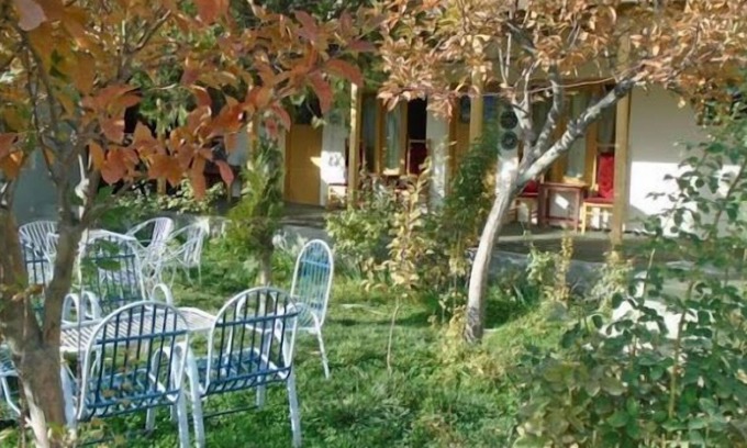 Hunza House | Cozy Pamir Guest House: Family-Friendly with Breakfast