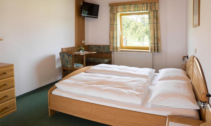 Leopoldschlag Hotel | Discover Gasthof Pammer: Family-Friendly & Pet Welcoming