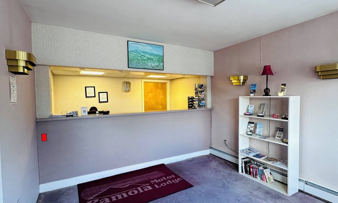 Sherman Station Hotel | Discover Pamola Motor Lodge: Family-Friendly with Pool