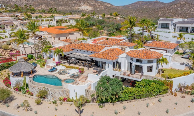 San Jose del Cabo House | Indulge in 5 Star Comfort with Oceanfront Views and Spa