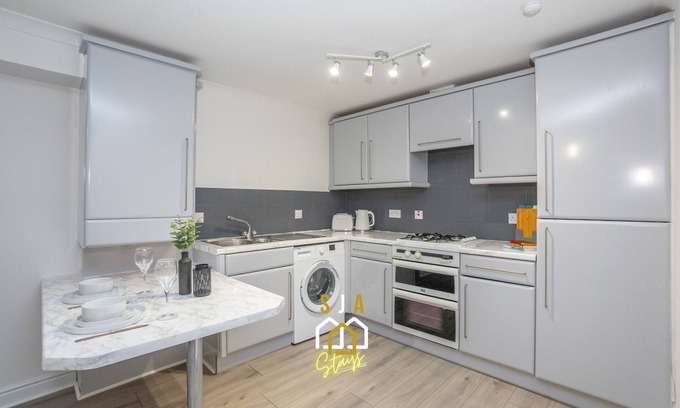 Central Aberdeen Apartment | River View Retreat: Panacotta House in Aberdeen Awaits