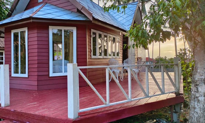 Thong Krut Hotel | Pet-Friendly Panasak Resort with Breakfast and Kitchenette