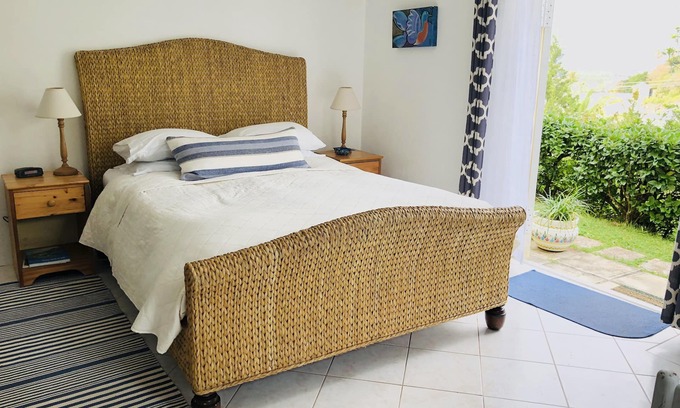 Southampton Apartment | Panatola Studio with Ocean Views - Steps from the Beach