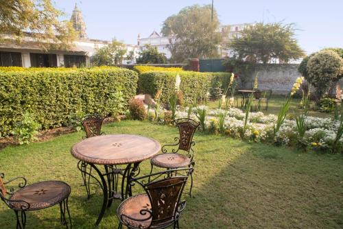 Varanasi Bed & Breakfast | Discover Panchkote Raj Ganges: Family-Friendly Elegance