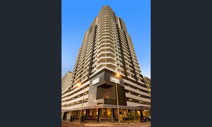 Darwin City Centre Hotel | Relax at Pandanus: Poolside Oasis with Restaurant Dining
