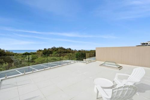 Marcoola House | Beautiful Pandanus Beach House with Direct Beach Access