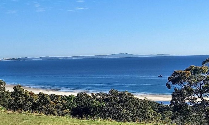 Point Lookout Resort | Pandanus Palms Holiday Resort: Oceanfront Family Retreat