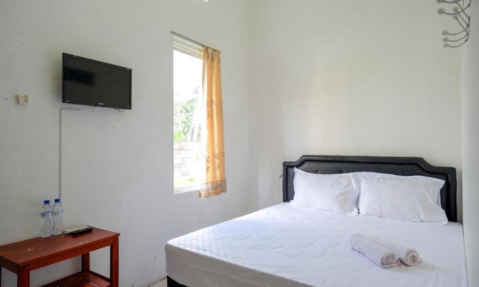 Semarang Hotel | Pandawa Guest House At Ngaliyan Square Mitra RedDoorz