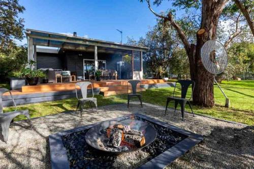 Venus Bay House | Panoramic Views at Pandora Beach House - Rated 9.5/10