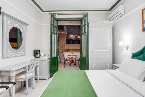 Plaka Hotel | Delightful Stay at Pandrosos Divine Suites with Breakfast