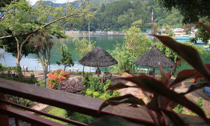 Parapat Hotel | Relax at Pandu Lakeside Hotel Near Toba Lake