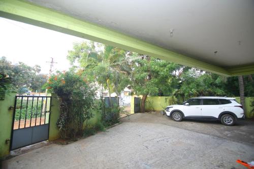 Courtallam House | Family-Friendly Stay at Paneer Bhavan, Courtallam