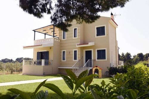 Lepreo Apartment | Relax at Panelma Villa: Ideal Coastal Escape in Zacharo