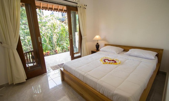 Peliatan House | Discover Pangkung Sari: Pet-Friendly Stay with Breakfast