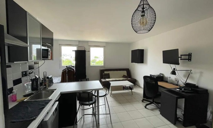 Sainte-Anne Apartment | Inviting Studio Near Stade Vélodrome with Ocean Views